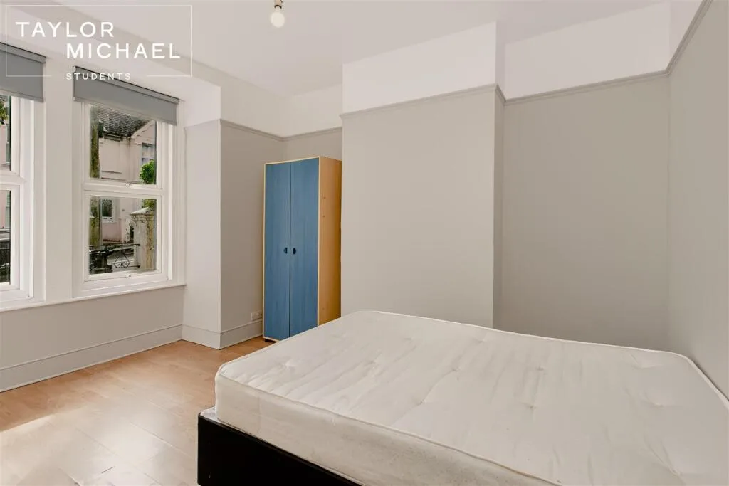 5 bedroom terraced house for rent