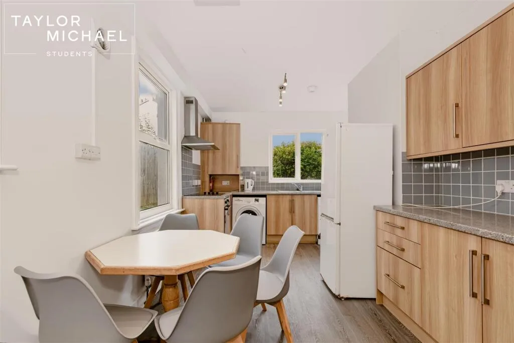 5 bedroom terraced house for rent