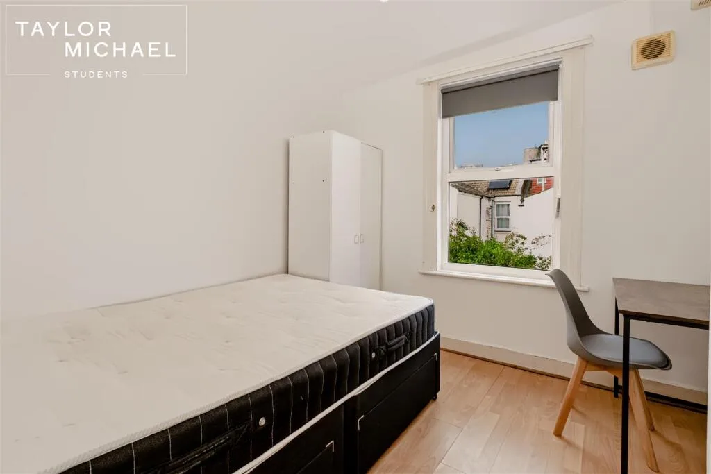 5 bedroom terraced house for rent