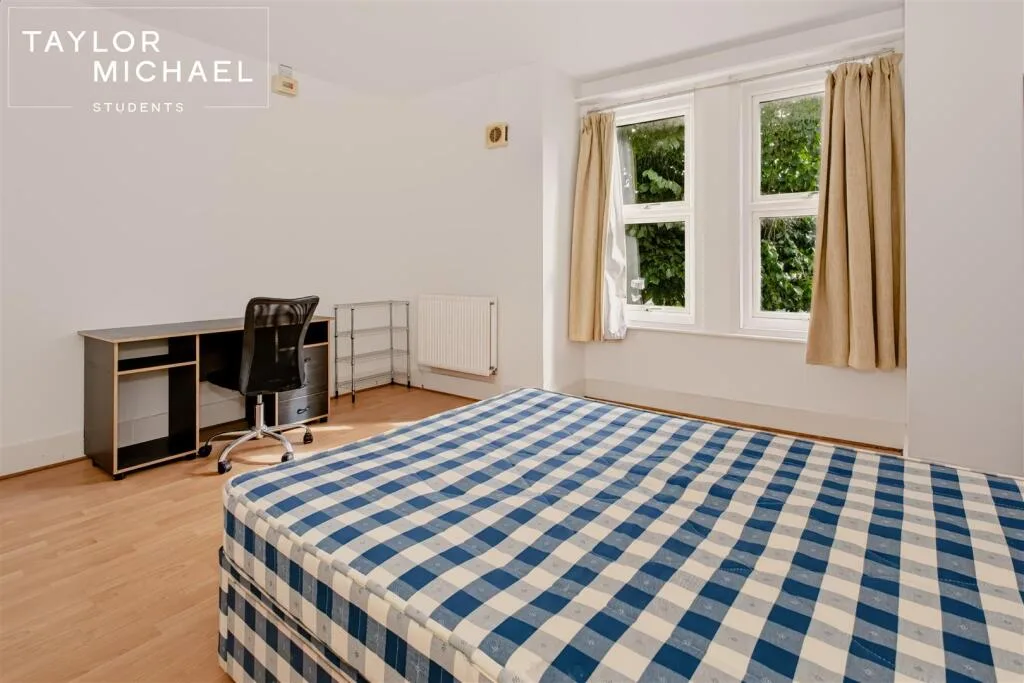 5 bedroom terraced house for rent