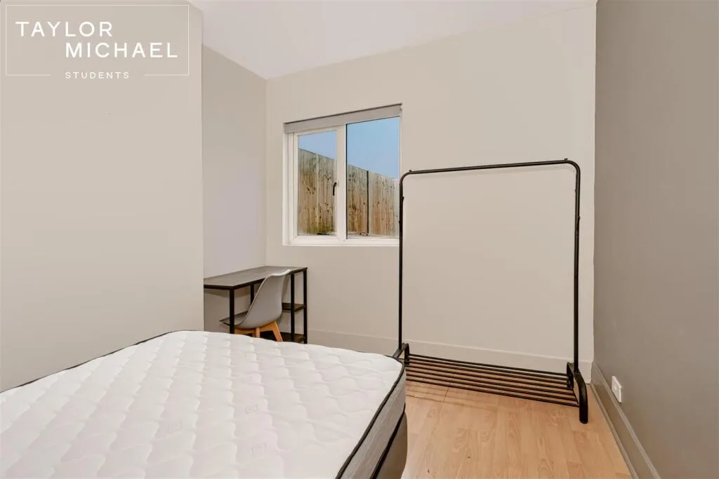 5 bedroom terraced house for rent