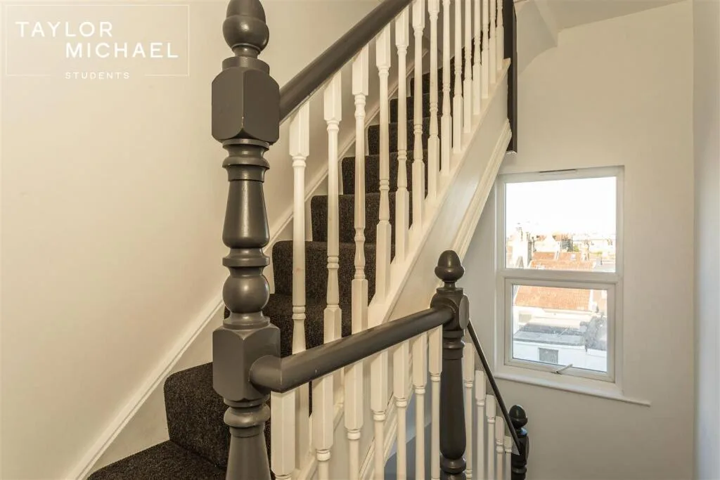 6 bedroom terraced house for rent