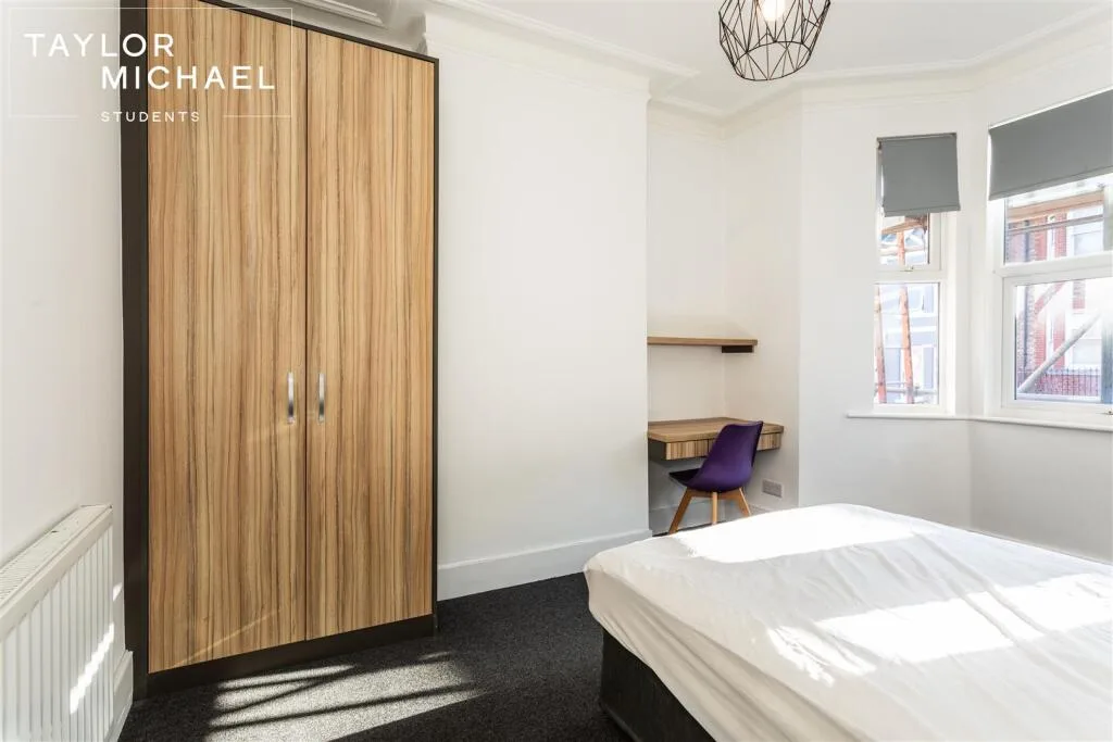 6 bedroom terraced house for rent