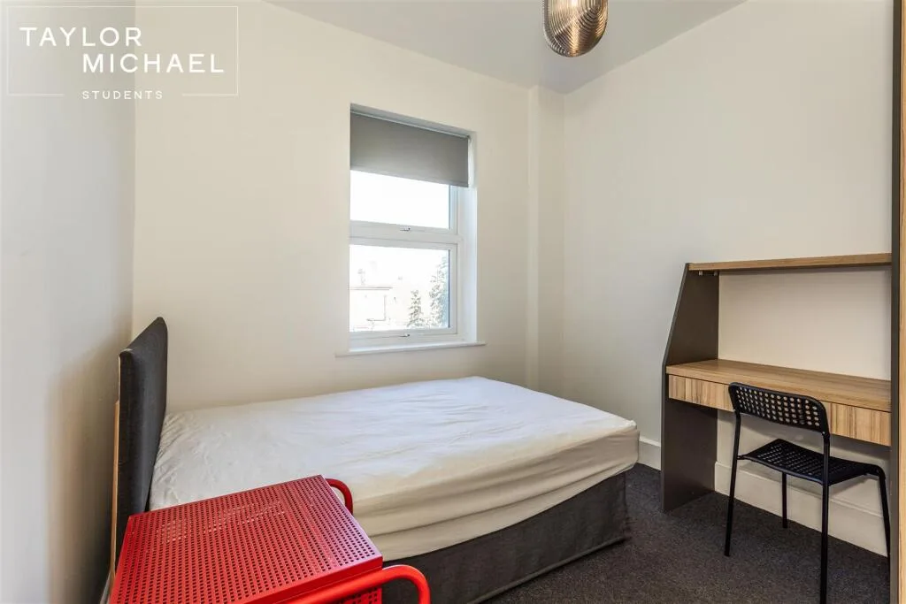 6 bedroom terraced house for rent