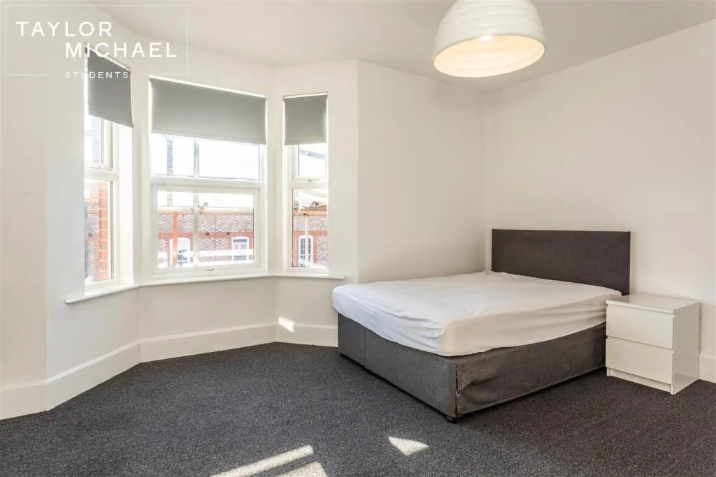 6 bedroom terraced house for rent