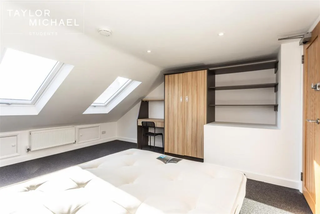 6 bedroom terraced house for rent