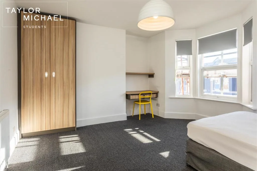 6 bedroom terraced house for rent