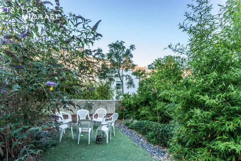 6 bedroom terraced house for rent