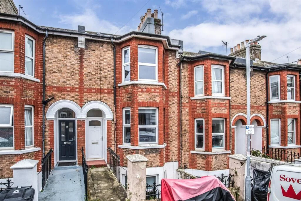 6 bedroom terraced house for rent