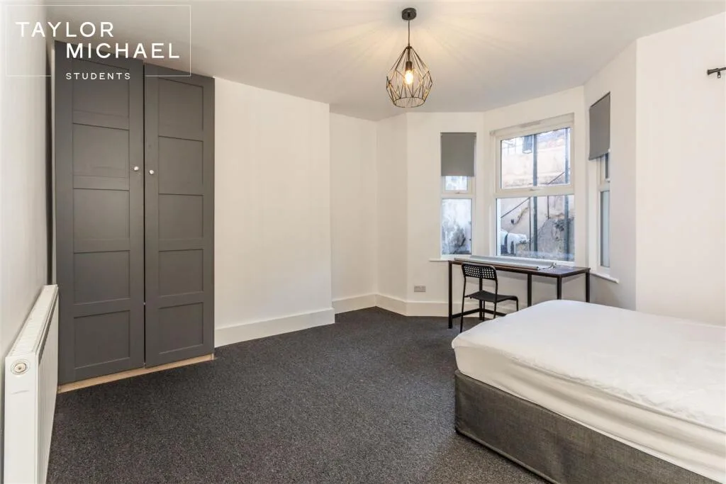 6 bedroom terraced house for rent