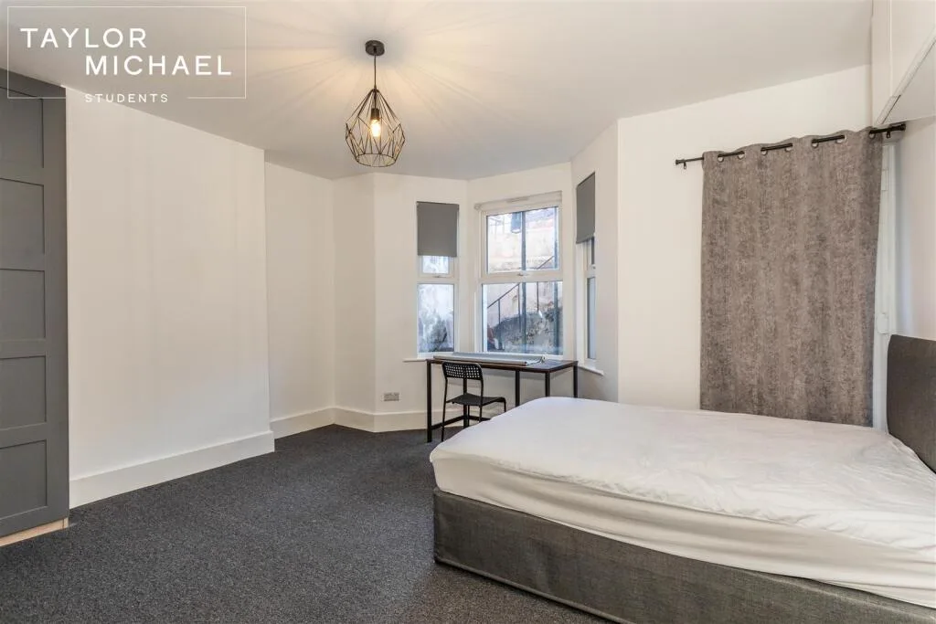 6 bedroom terraced house for rent