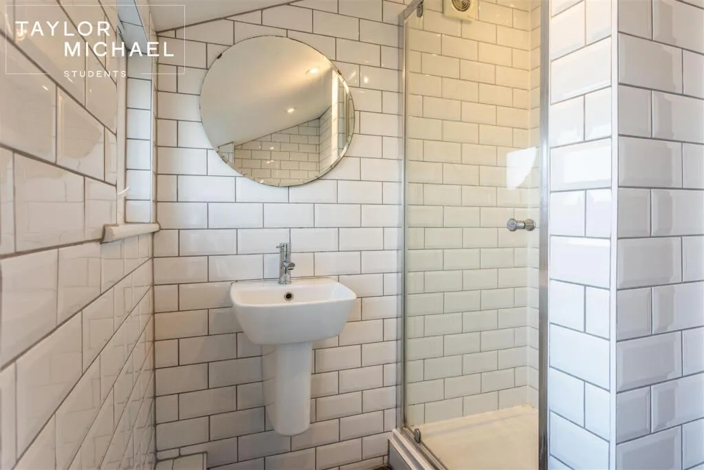 6 bedroom terraced house for rent
