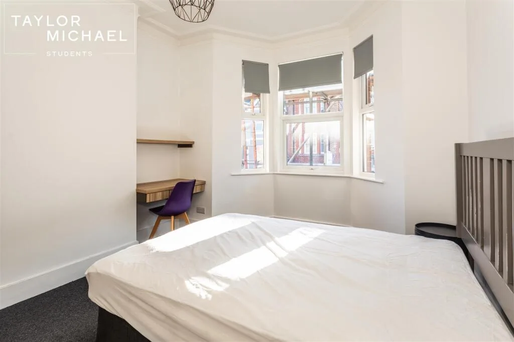 6 bedroom terraced house for rent