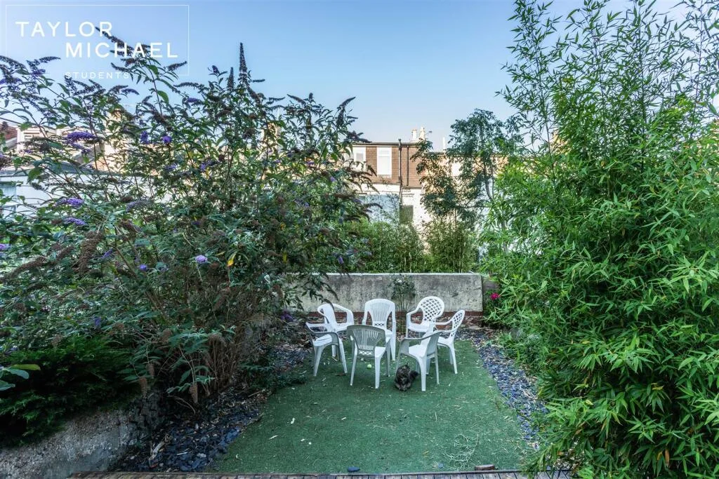 6 bedroom terraced house for rent