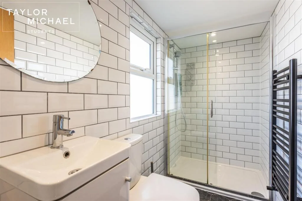 6 bedroom terraced house for rent