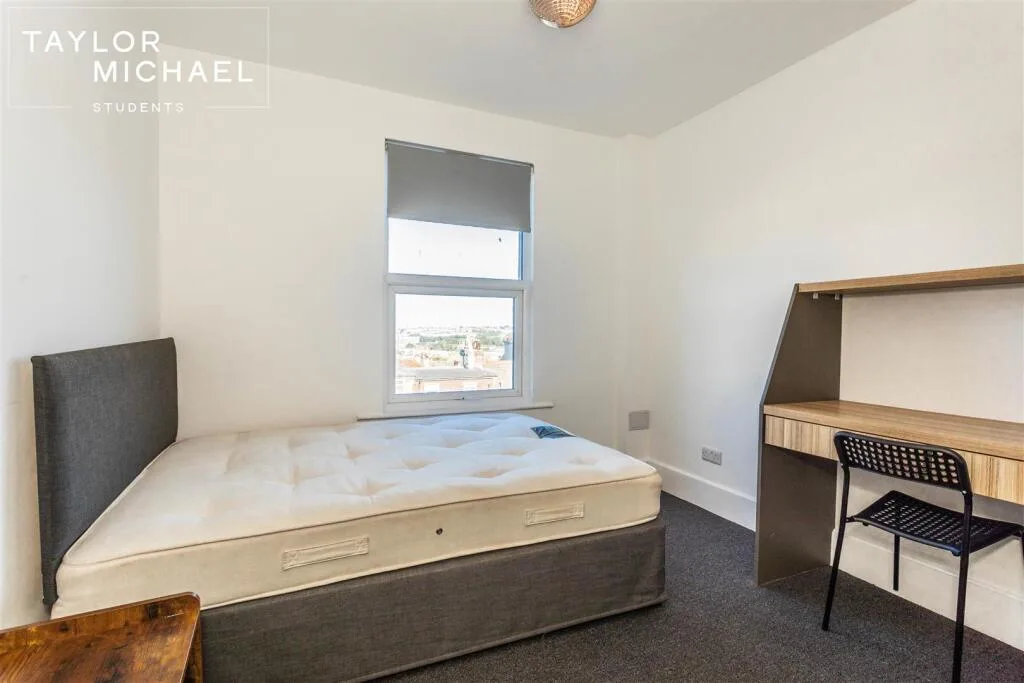 6 bedroom terraced house for rent