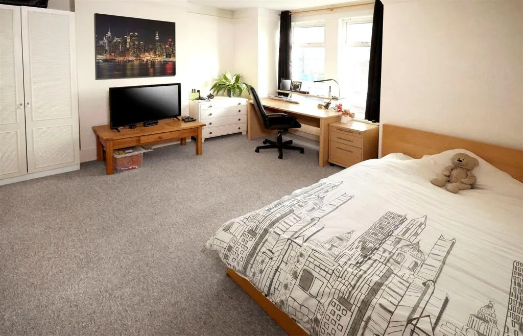 5 bedroom terraced house for rent