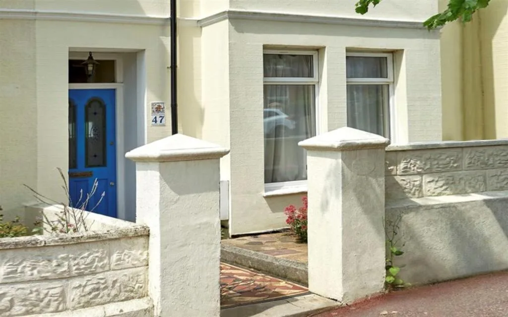 5 bedroom terraced house for rent