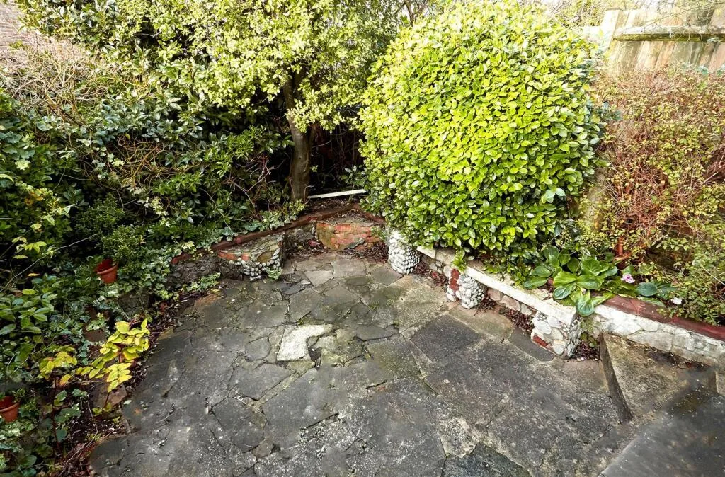5 bedroom terraced house for rent