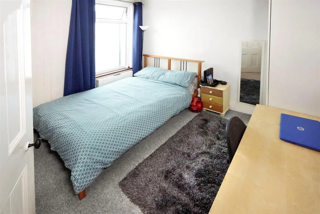 5 bedroom terraced house for rent