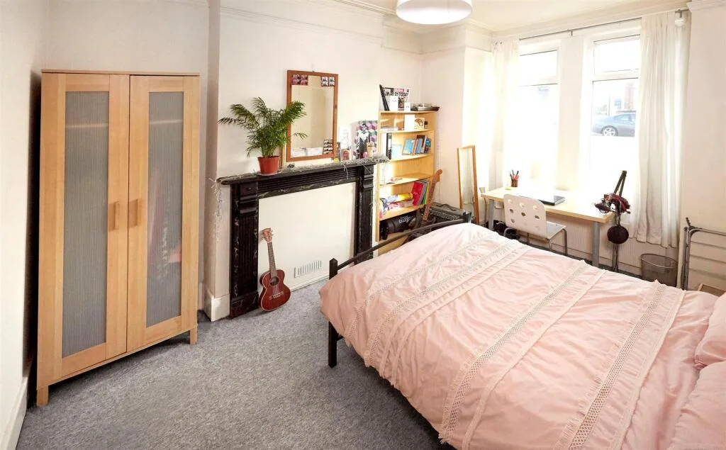 5 bedroom terraced house for rent