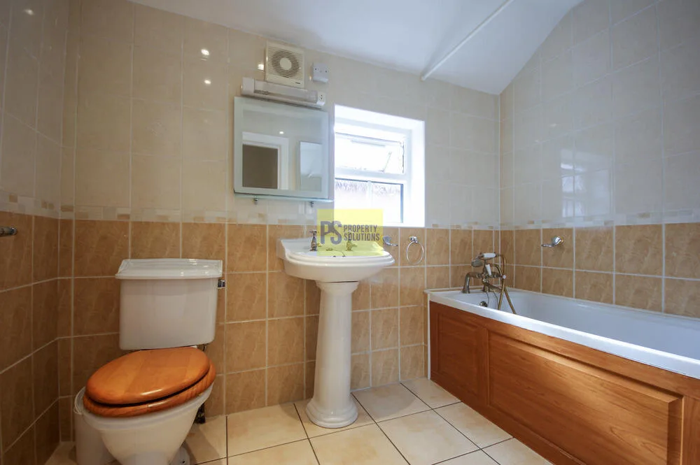 5 bedroom terraced house for rent