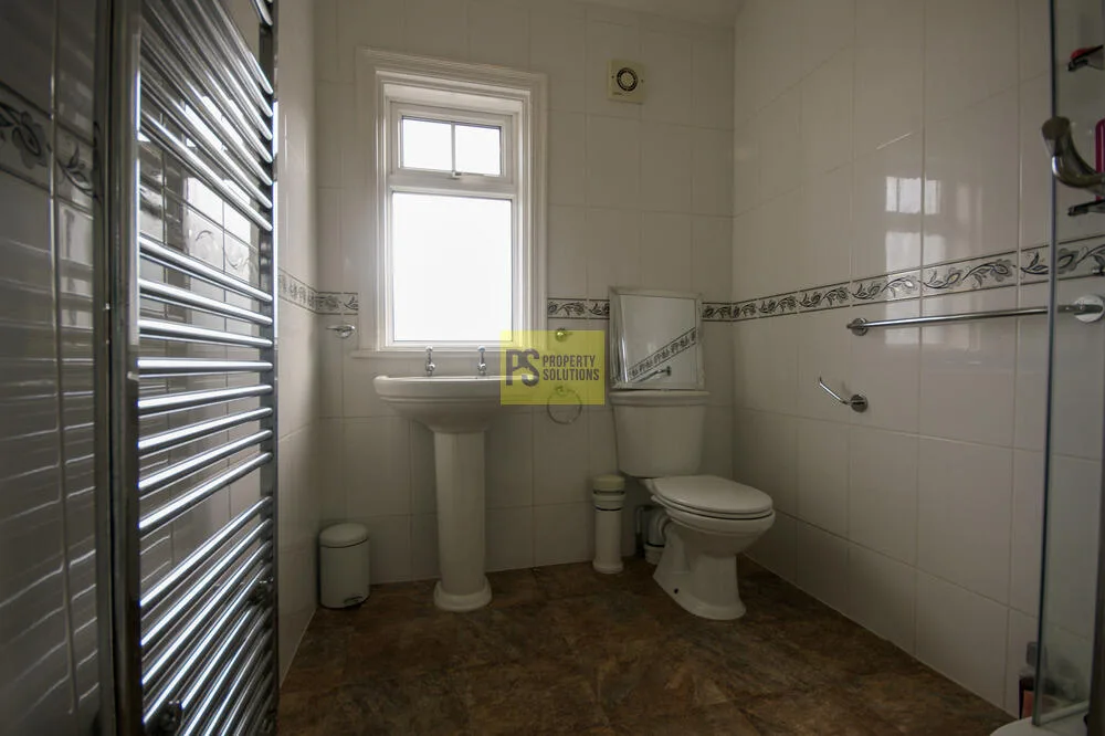 5 bedroom terraced house for rent