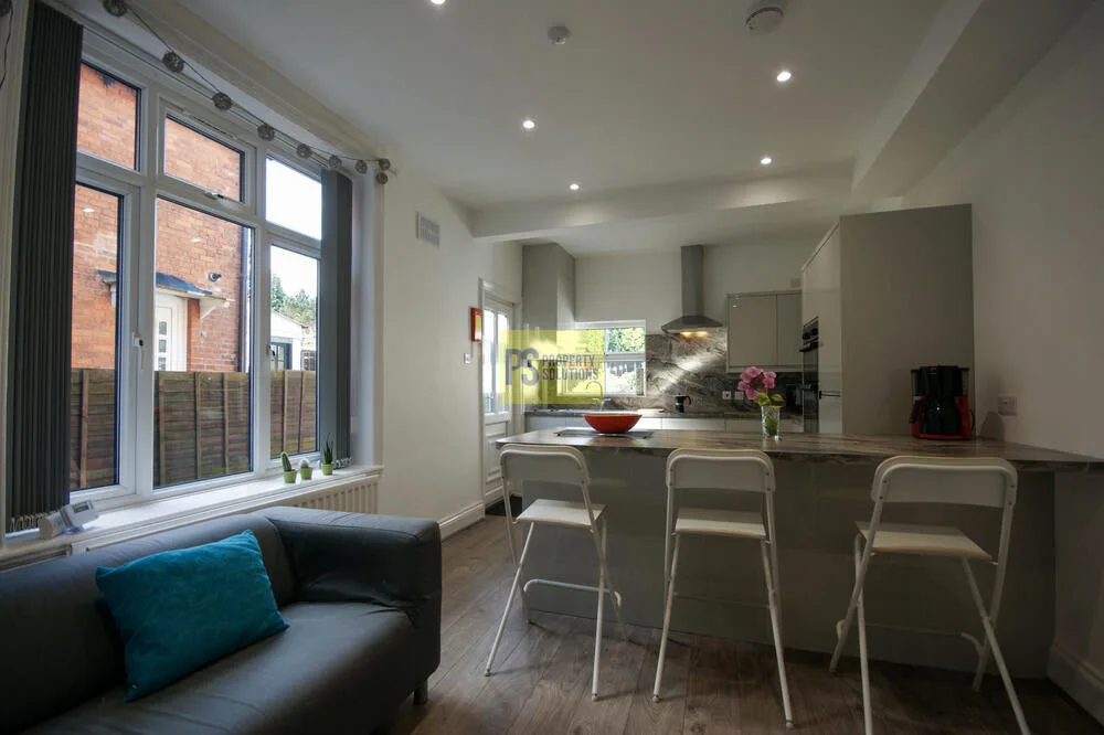 5 bedroom terraced house for rent