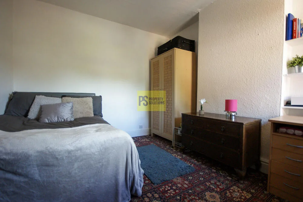 5 bedroom terraced house for rent