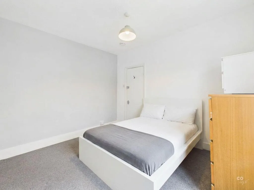 5 bedroom terraced house for rent