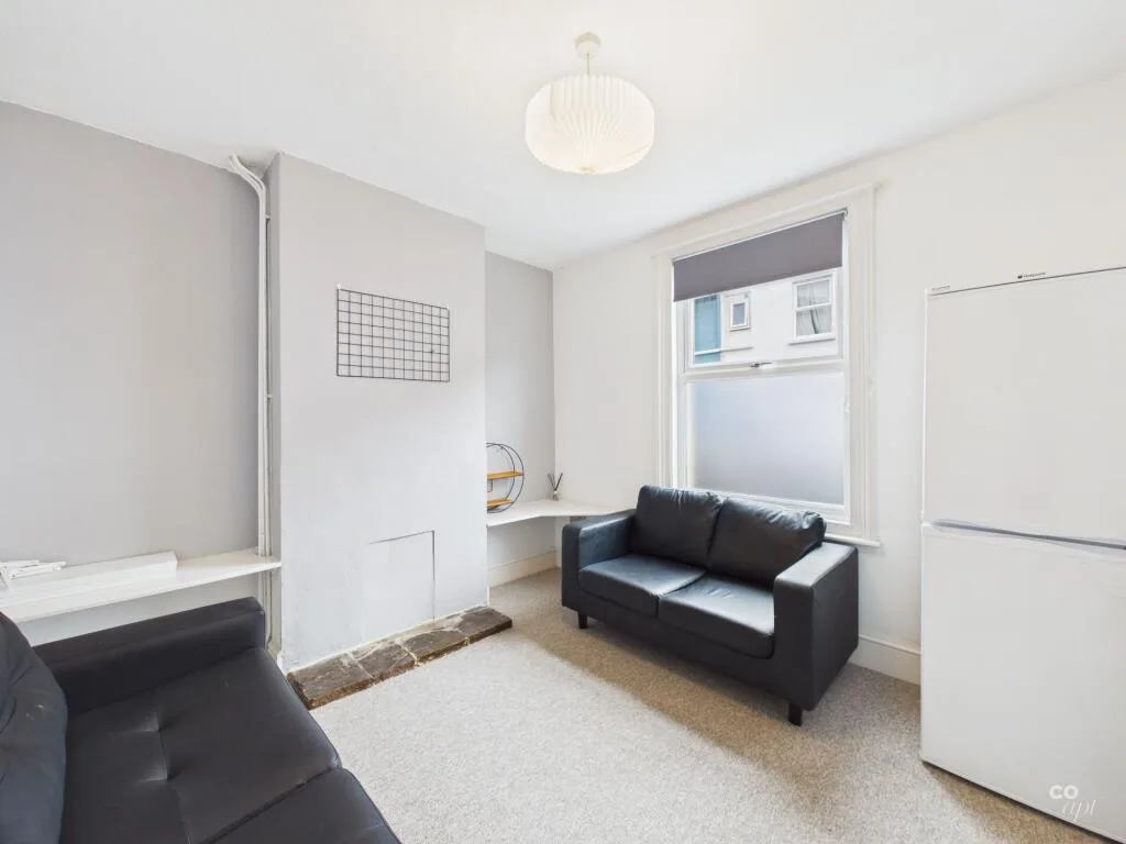 5 bedroom terraced house for rent