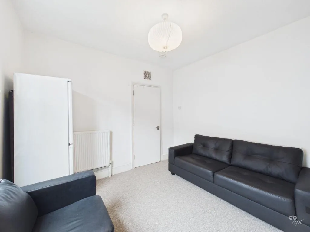 5 bedroom terraced house for rent