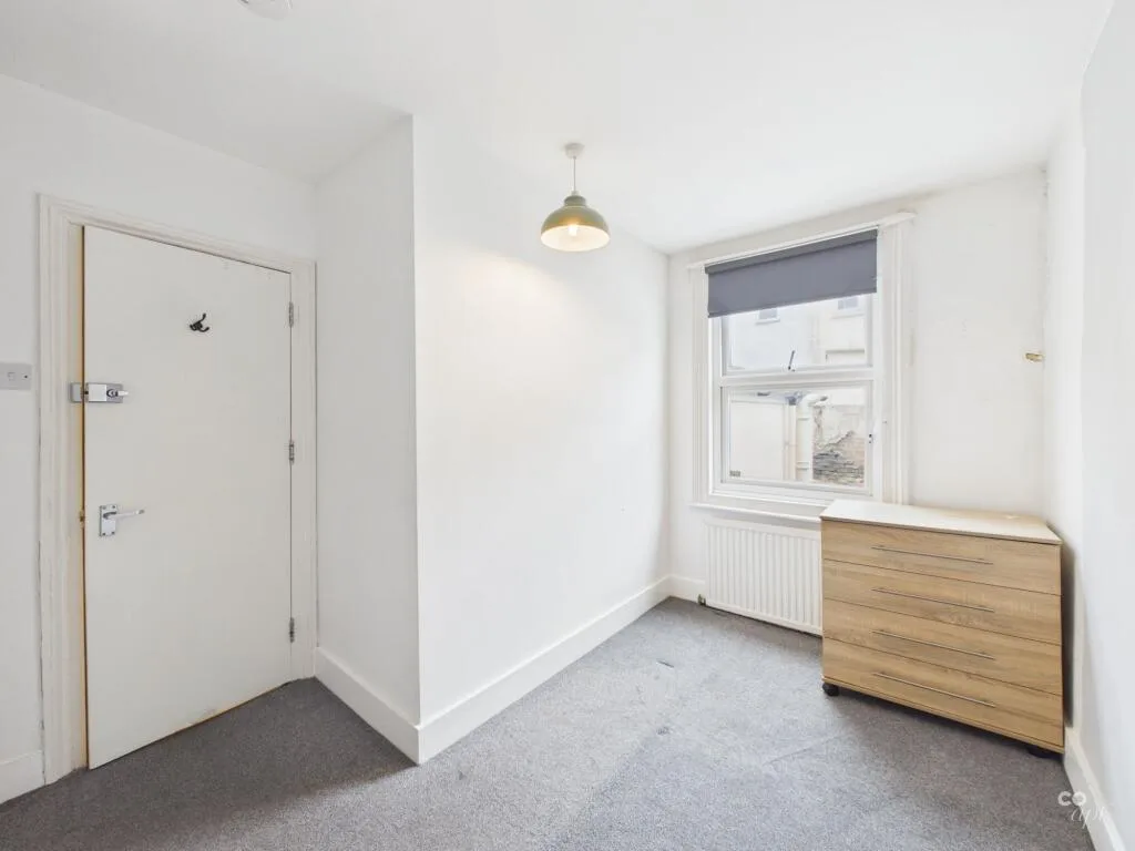 5 bedroom terraced house for rent