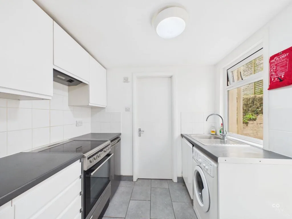 5 bedroom terraced house for rent