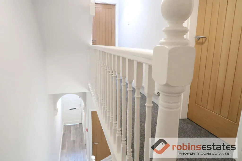 6 bedroom semi-detached house for rent