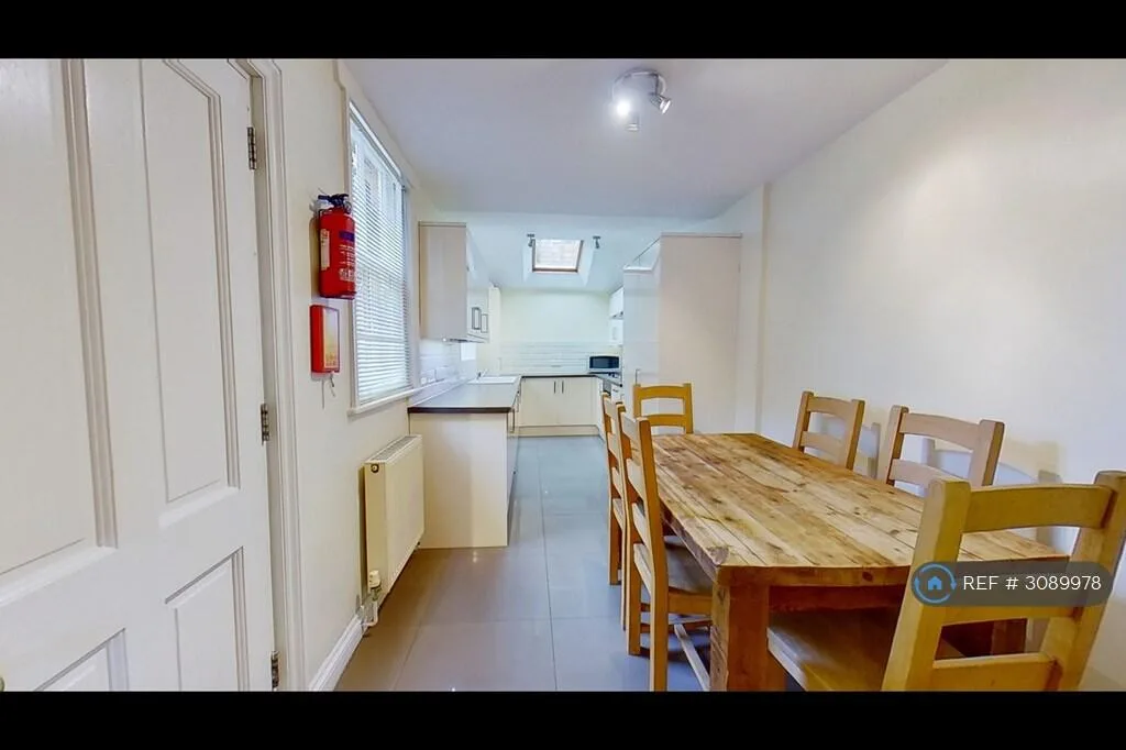 6 bedroom terraced house for rent