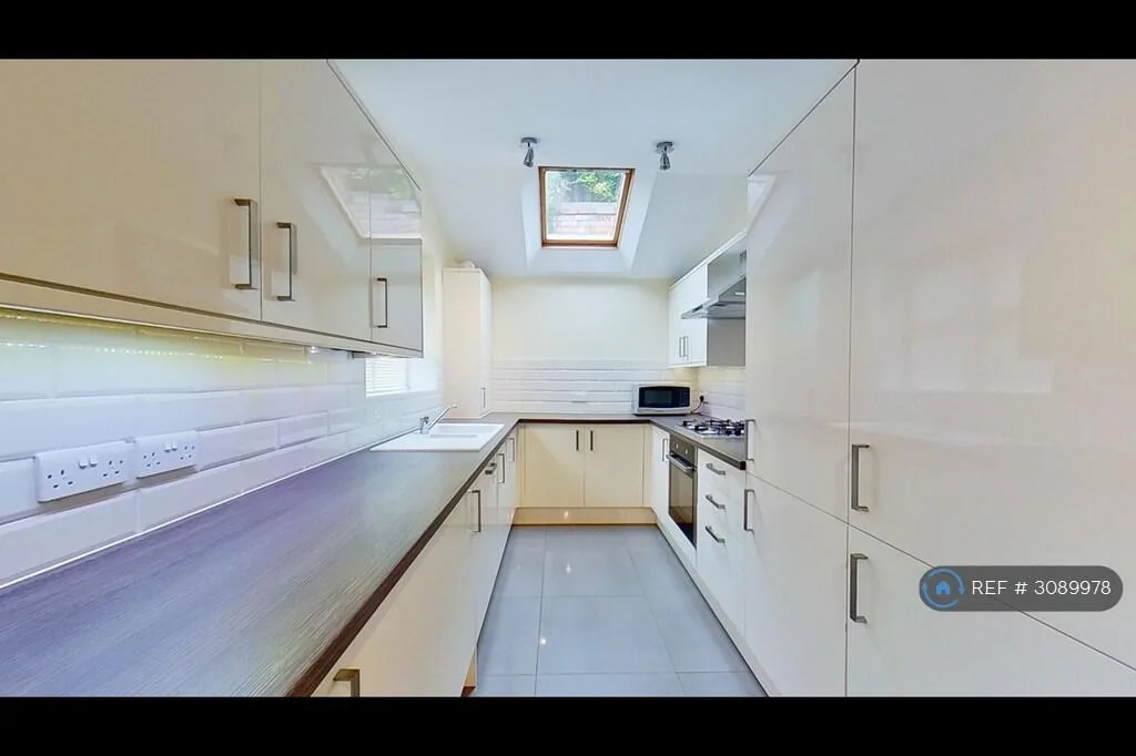 6 bedroom terraced house for rent