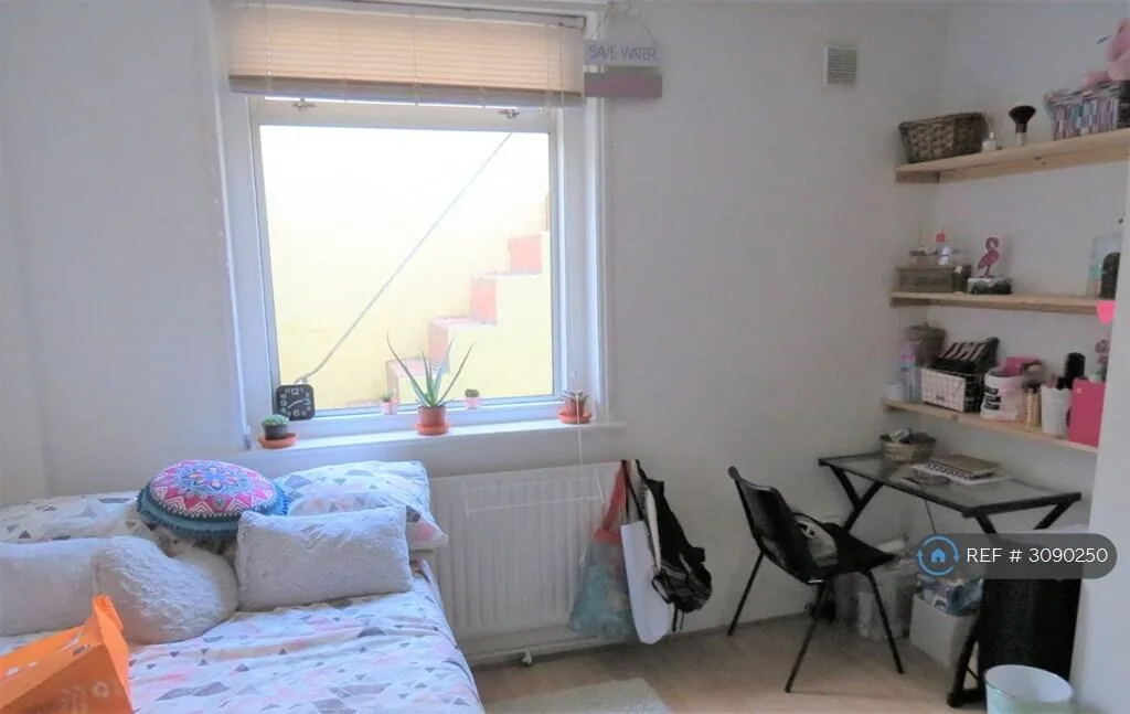5 bedroom terraced house for rent