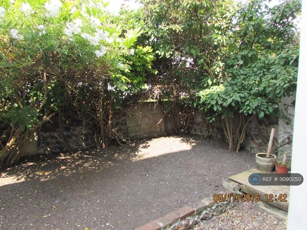 5 bedroom terraced house for rent