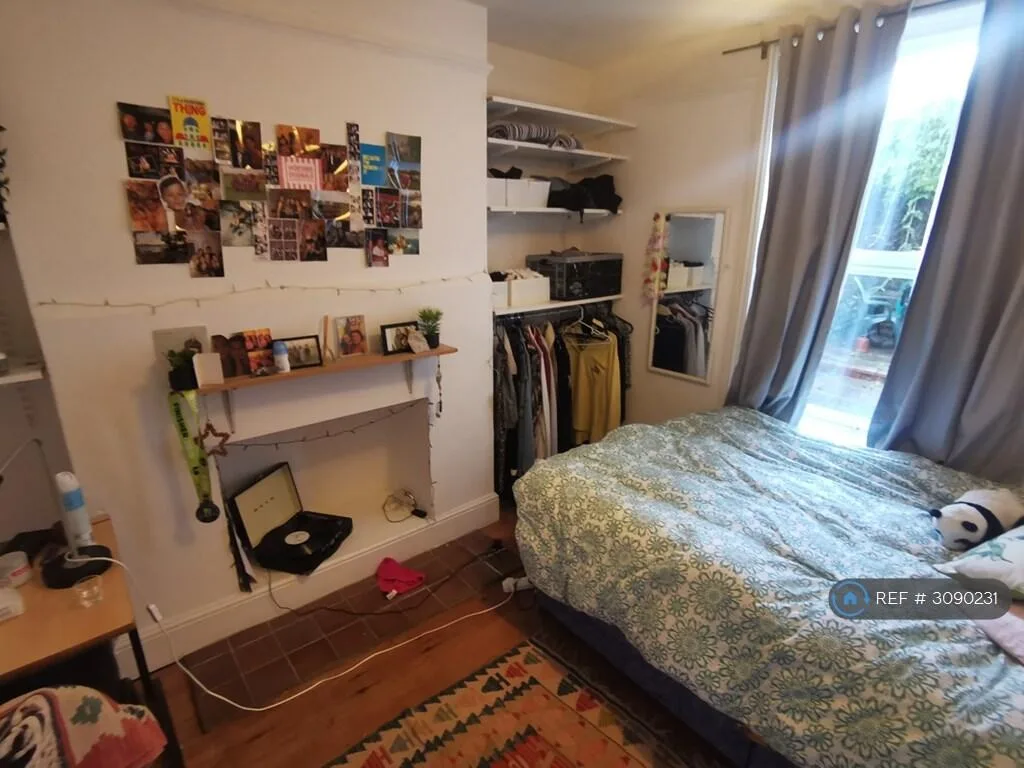 5 bedroom terraced house for rent