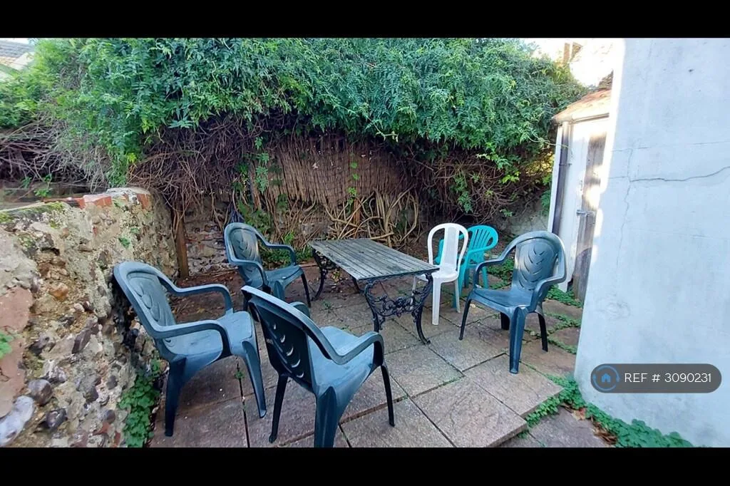 5 bedroom terraced house for rent