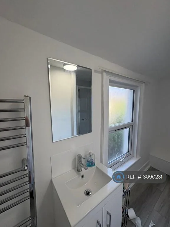 5 bedroom terraced house for rent
