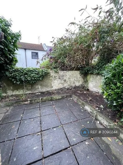 5 bedroom terraced house for rent