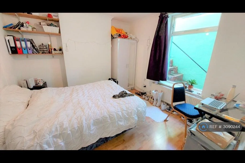 5 bedroom terraced house for rent