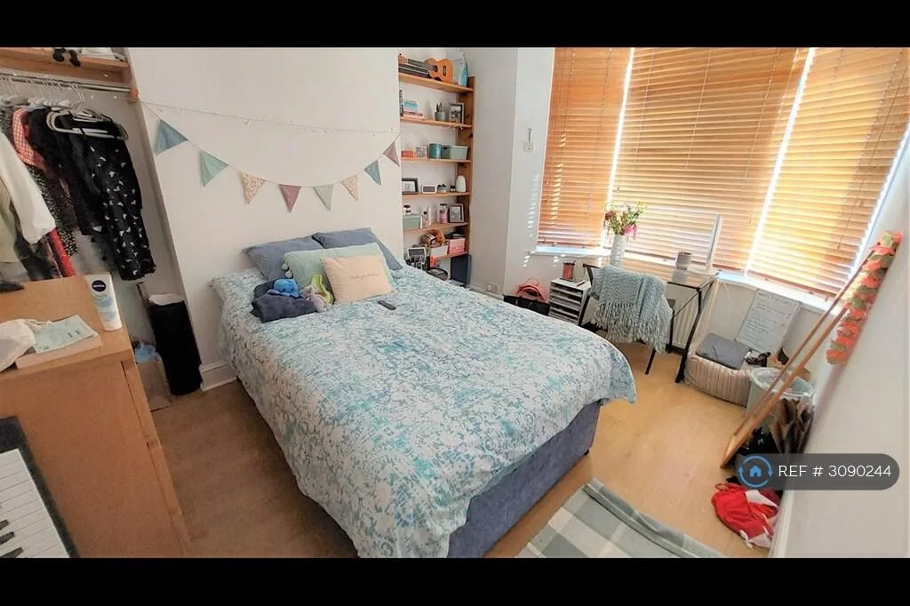 5 bedroom terraced house for rent