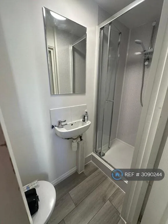 5 bedroom terraced house for rent