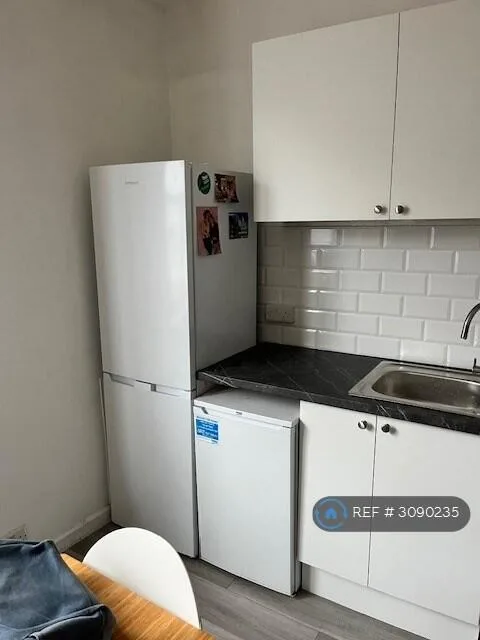 5 bedroom semi-detached house for rent