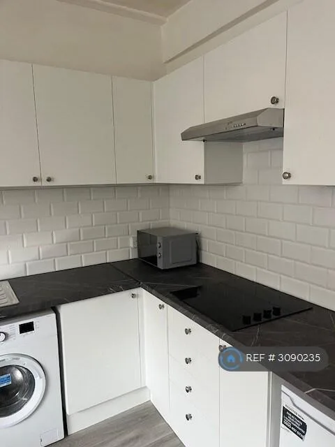 5 bedroom semi-detached house for rent