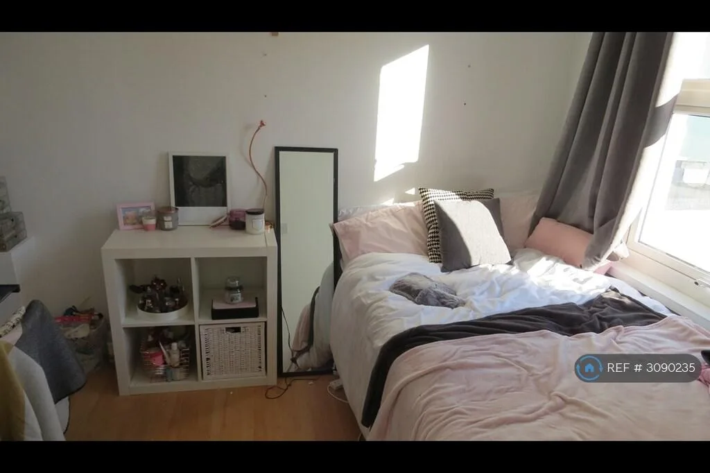 5 bedroom semi-detached house for rent