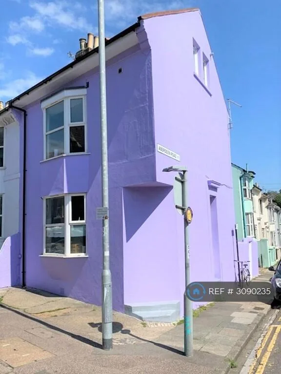 5 bedroom semi-detached house for rent